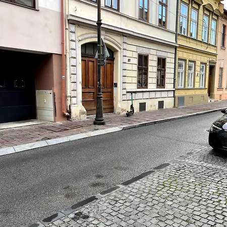 شقة Varady's 1 Bedroom In Historic Center *
