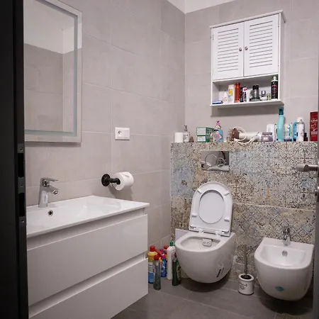 Varady's 1 Bedroom In Historic Center شقة