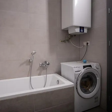 Varady's 1 Bedroom In Historic Center *