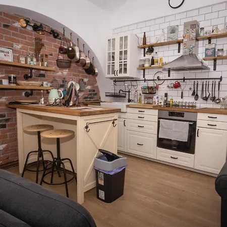 Varady's 1 Bedroom In Historic Center * كَشّا